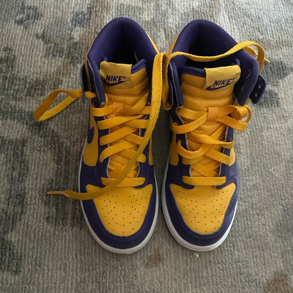 Boys Nike High Top Dunk sneakers in size 13.5